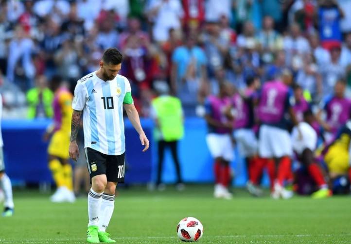  姆巴佩梅开二度助巴黎登顶积分榜  