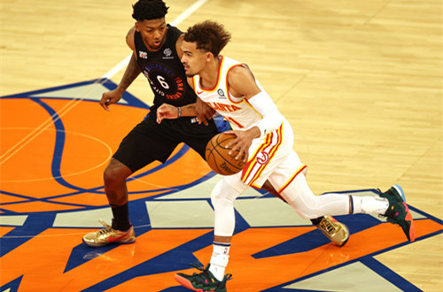  特雷杨助攻创新高盘活全队，老鹰击败奇才冲击附加赛