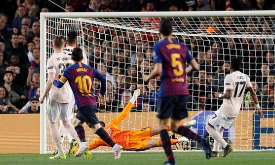  AC米兰后防失误连连，送礼不断险遭副班长爆冷翻盘  