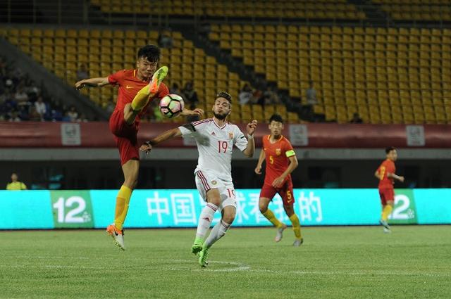  摩纳哥青春风暴席卷球场，新星双响炮助队登顶